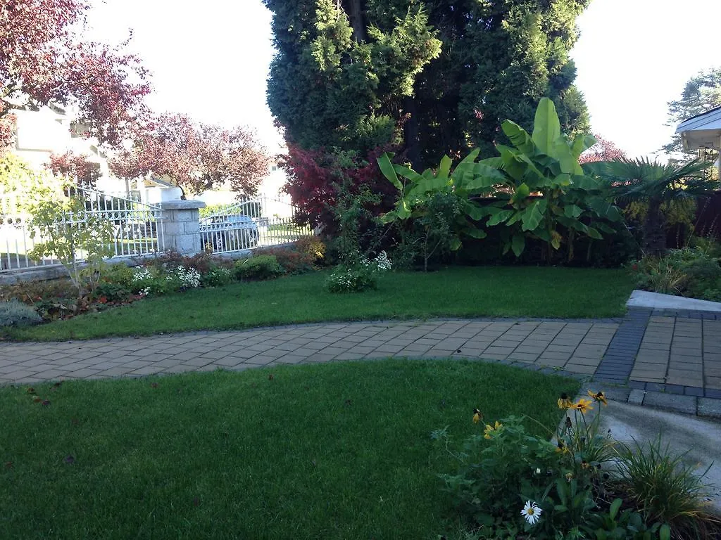Guest house Oakridge Mall Station House Hotel Vancouver