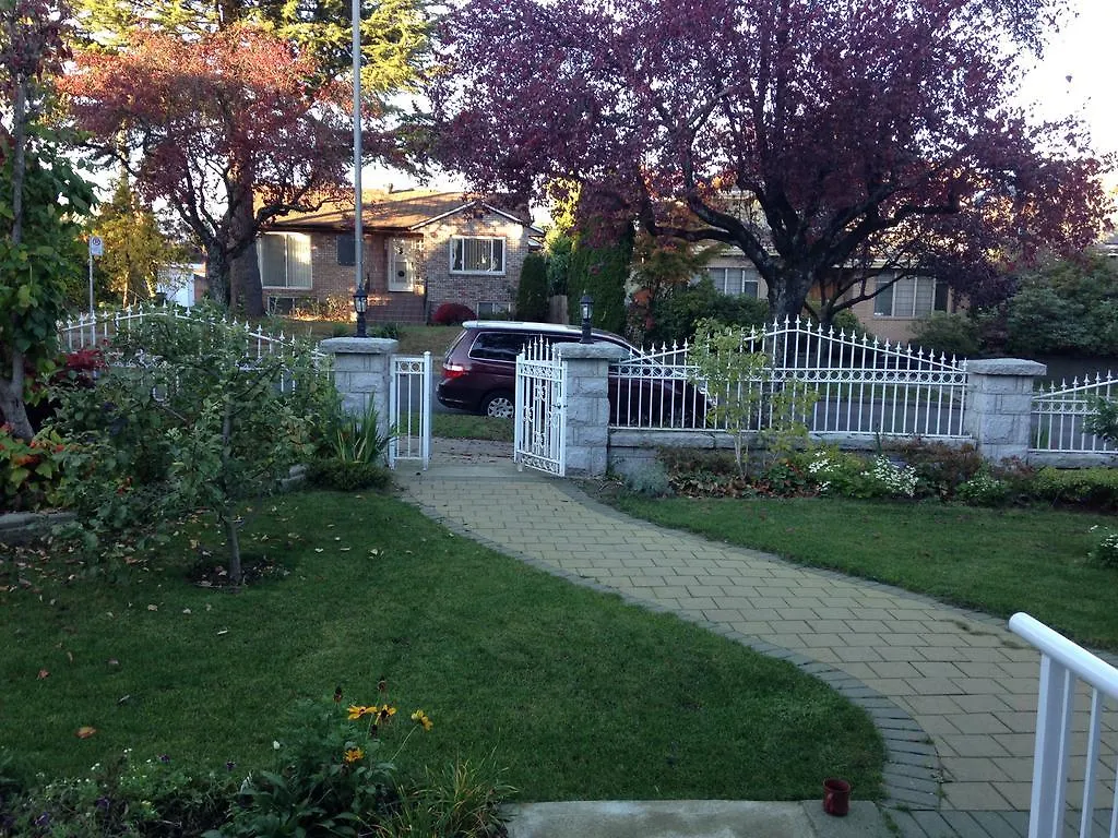 Oakridge Mall Station House Hotel Vancouver