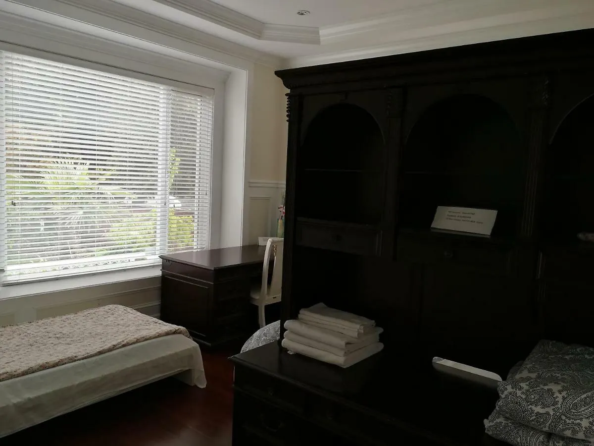 Oakridge Mall Station House Hotel Vancouver