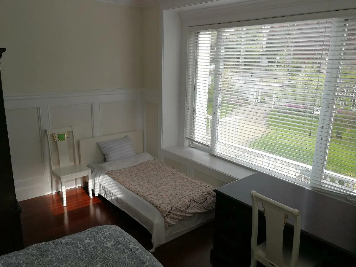 Guest house Oakridge Mall Station House Hotel Vancouver Canada