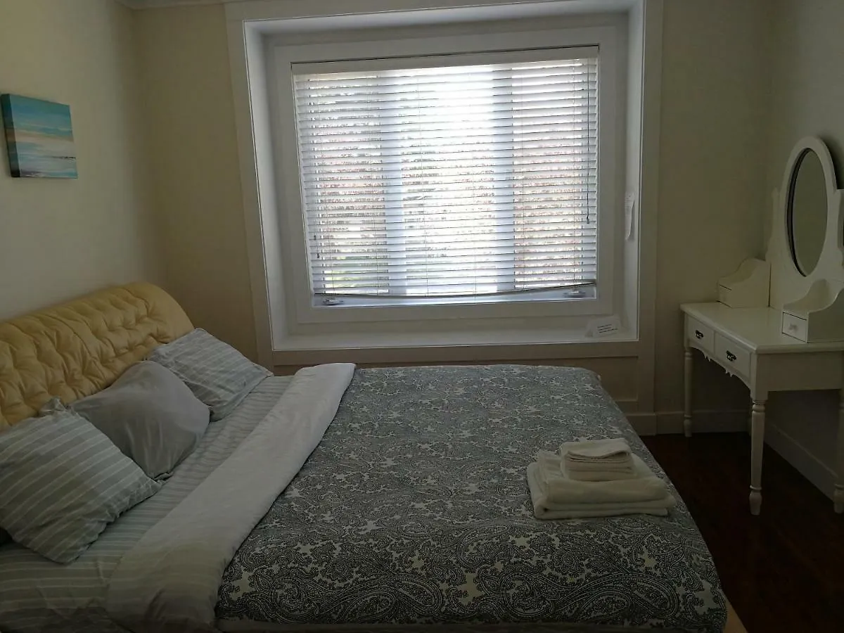Oakridge Mall Station House Hotel Vancouver