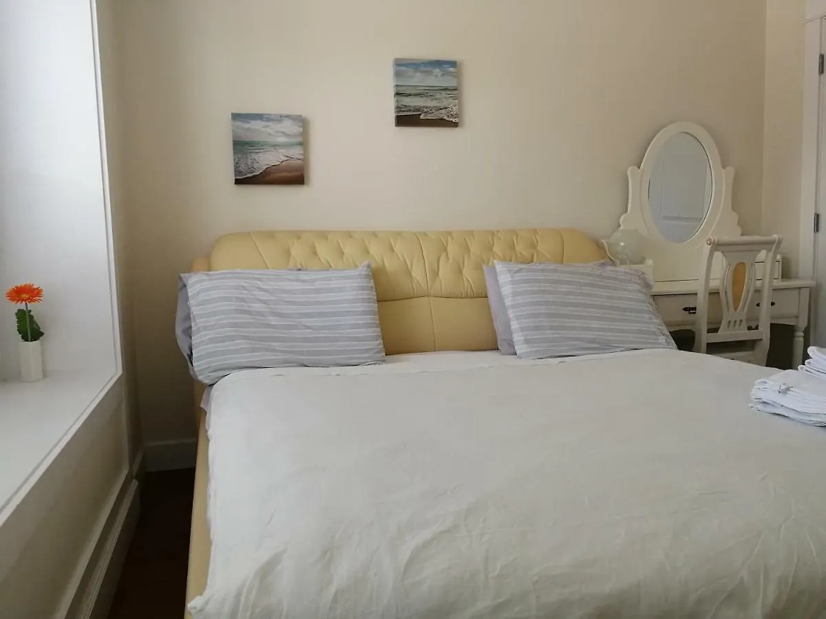 Guest house Oakridge Mall Station House Hotel Vancouver