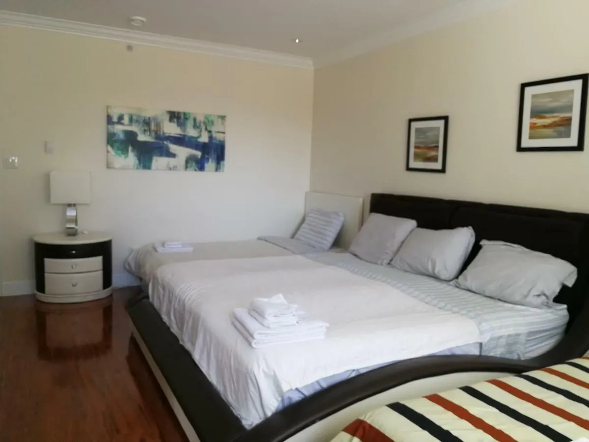 Oakridge Mall Station House Hotel Vancouver Guest house